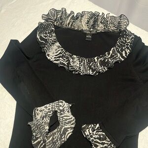 August Silk, beautiful lace collar and cuff sweater top size medium